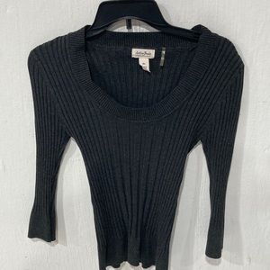 Grey quarter length shirt